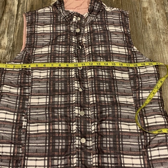 Casual Identity Women’s Large Reversible Puffer Button Up Vest Plaid Casual - Picture 6 of 9